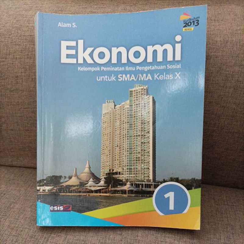 Buku Ekonomi Peminatan kelas 10 kurikulum 2013 revisi disusun oleh Alam S