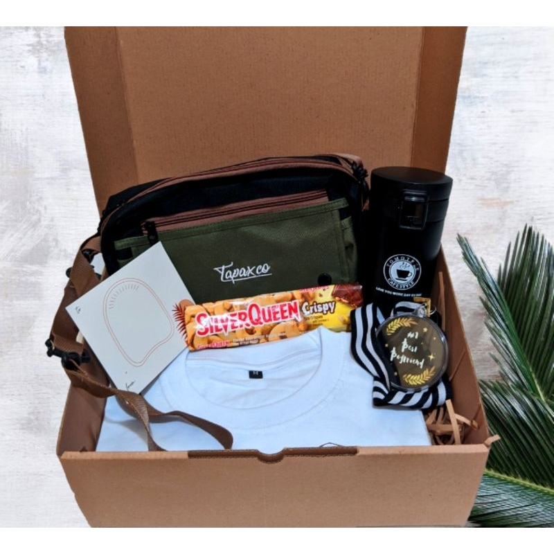 

HAMPERS COWO KADO ULANG TAHUN PRIA KEKINIAN KADO PRIA KADO WISUDA SOUVENIR