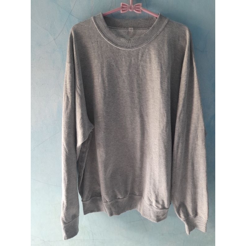 SWEATER/CREWNECK UNIQLO ABU SECOND