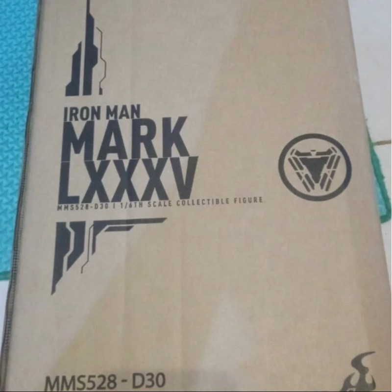 Hot Toys Iron Man Mark 85 Regular Version