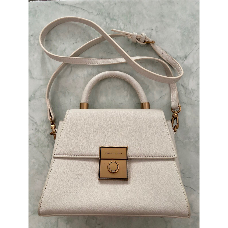 PRELOVED TAS PUTIH CHARLES AND KEITH KW