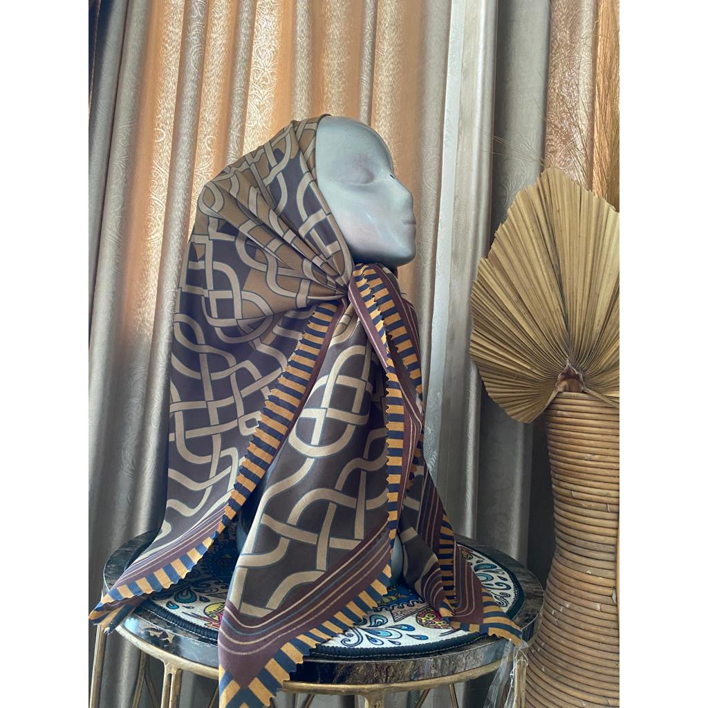 Segi Empat Motif Yurike Katun Voal Premium