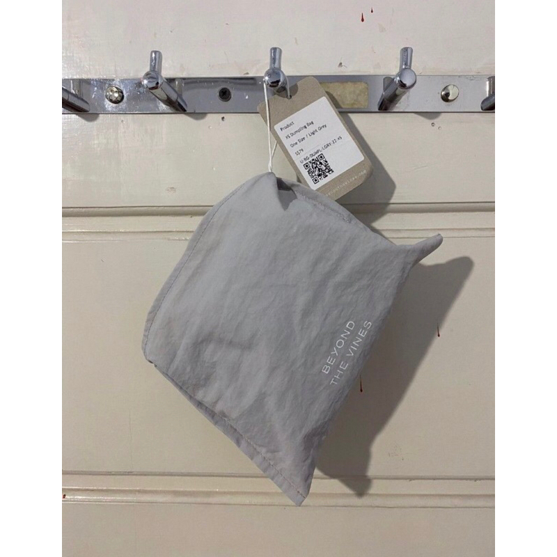 beyond the vines xs light grey