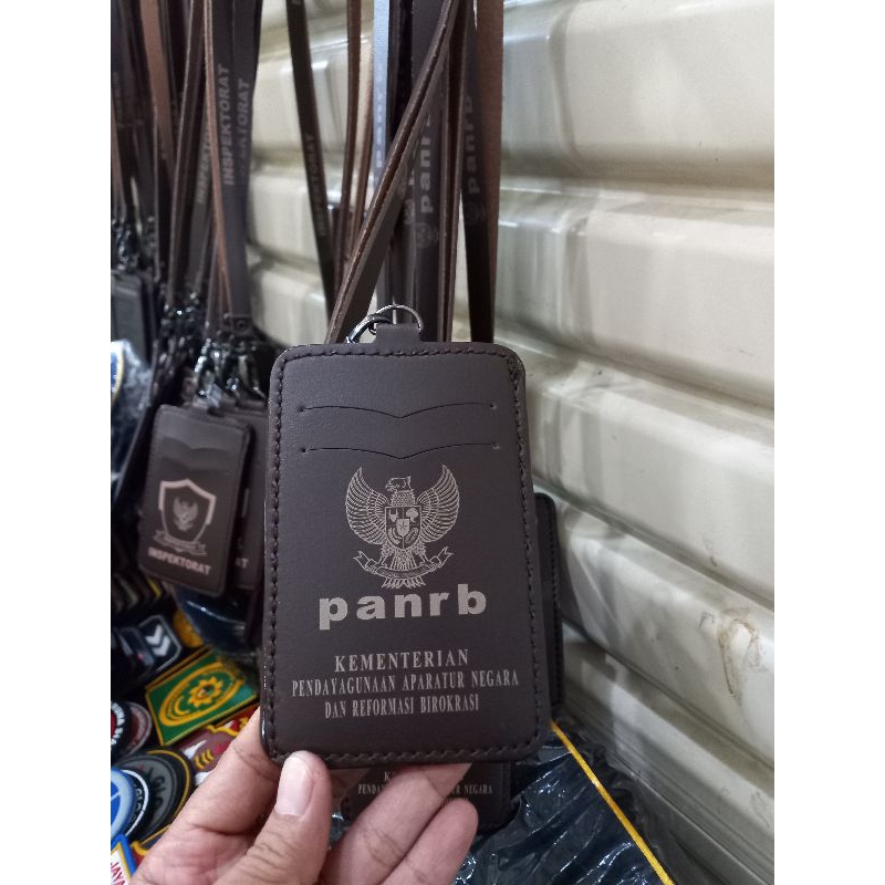 

Nametag Holder Kementrian Panrb