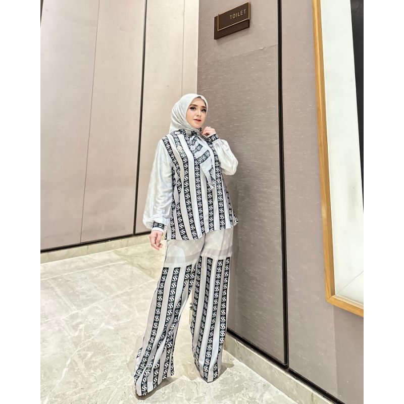 One Set Hijab Monogram Salur by. Shella Saukia