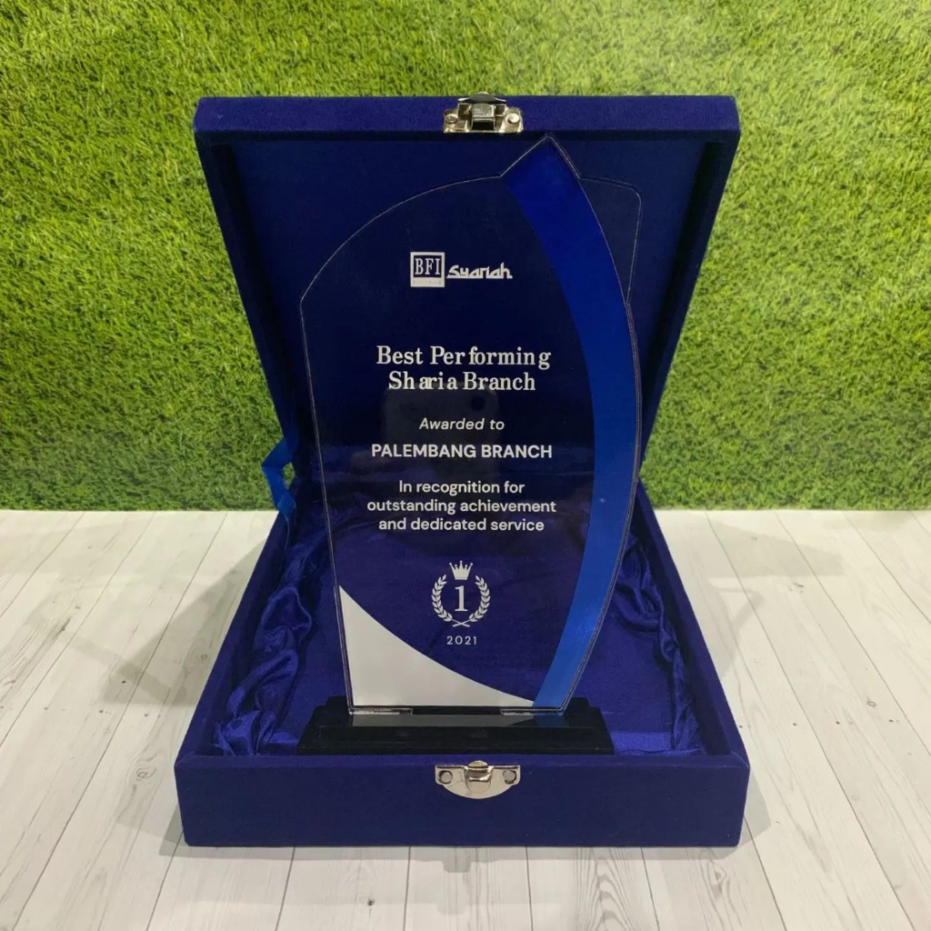 Bergaransi  Plakat, Plakat Akrilik, Plakat Penghargaan + Box, Plakat Akrilik Wisuda, Plakat Akrilik 