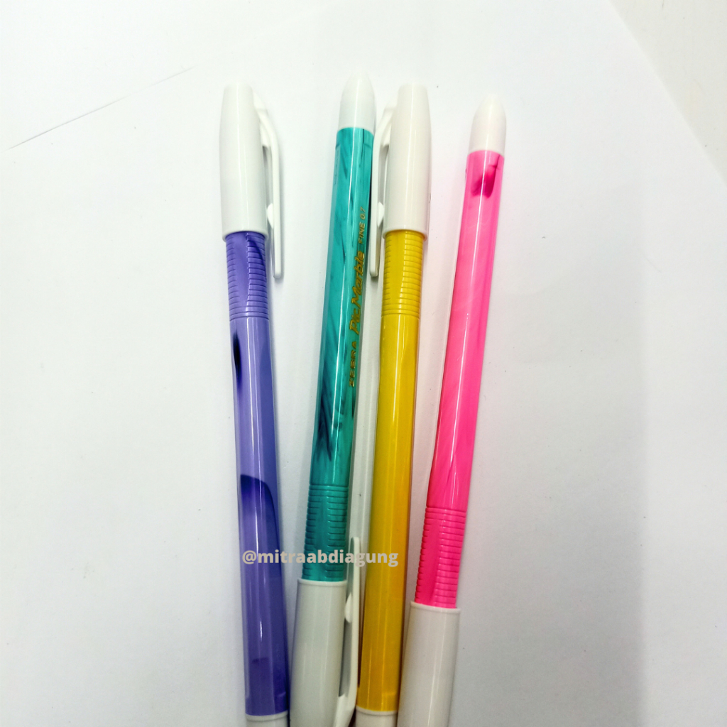 

PULPEN ZEBRA PIC MARBLE 0.7 HITAM / 2 Pcs
