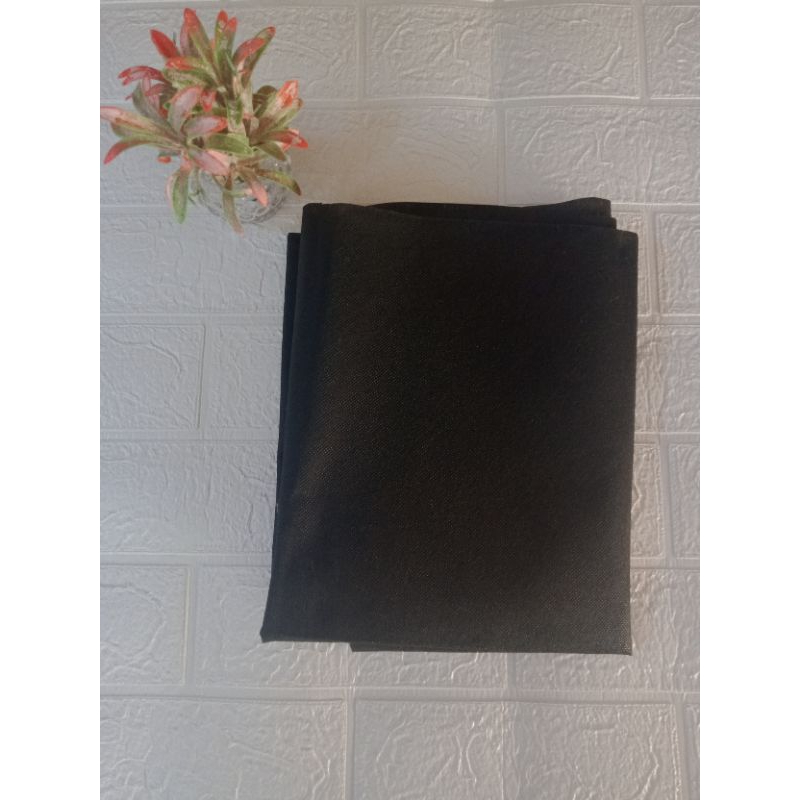 

KAIN SPUNBOND pembungkus buket tebal 75gsm warna hitam