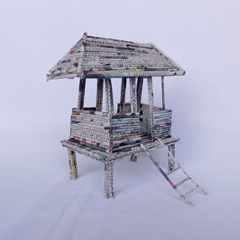 Miniatur Gazebo dari Lintingan Koran Bekas