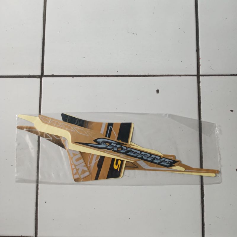 striping stiker suzuki skydrive 2008