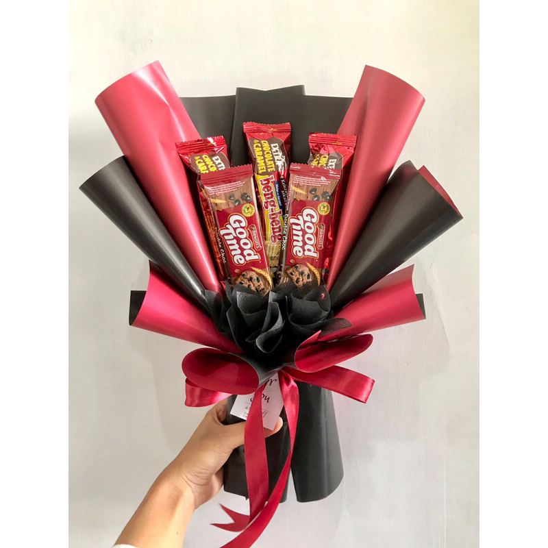 Bouquet Snack Paket B by arv.stuff / gift birthday semprotulation graduation jajan snack bunga kado terbaik gift box special surprise semua acara nikahan ulang tahun perpisahan pelepasan kelulusan artificial bestseller kado kekinian