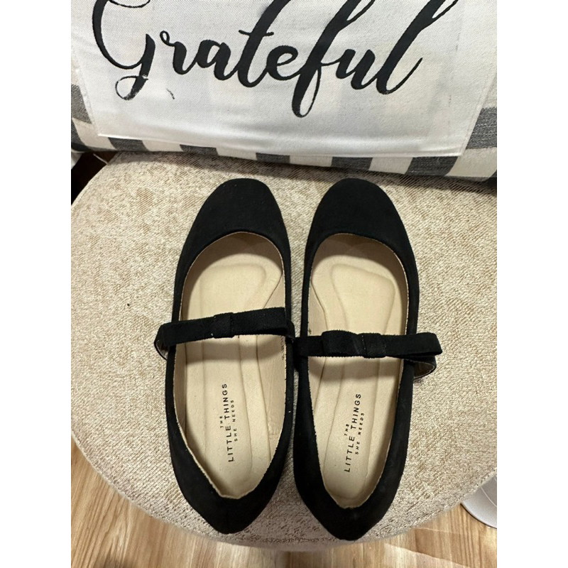 Preloved Flat Shoes The little things she needs