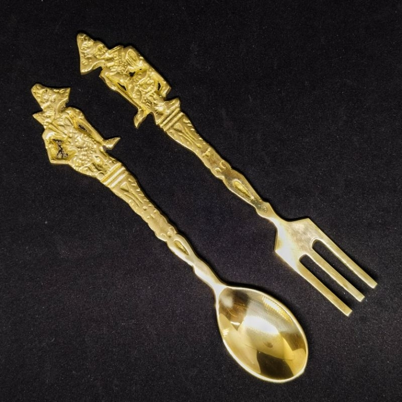 Sendok &amp; garpu kuningan Gold motif wayang krisna &amp; karna