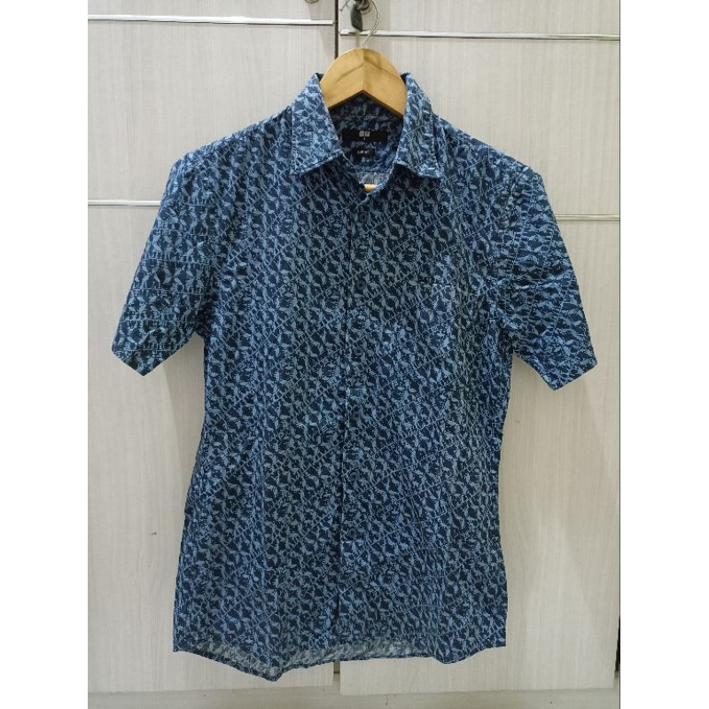 Kemeja batik kerja uniqlo preloved