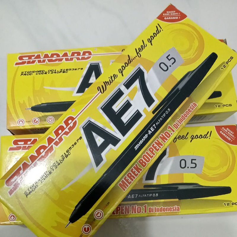 

pulpen standard warna hitam 1 pak isi 12 pcs