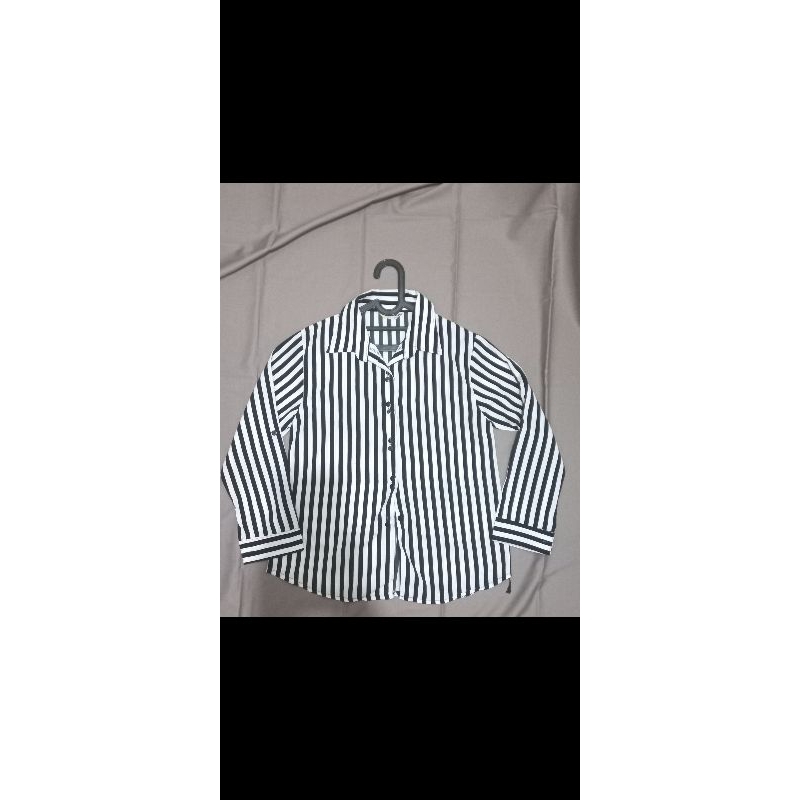 Baju motif garis-garis