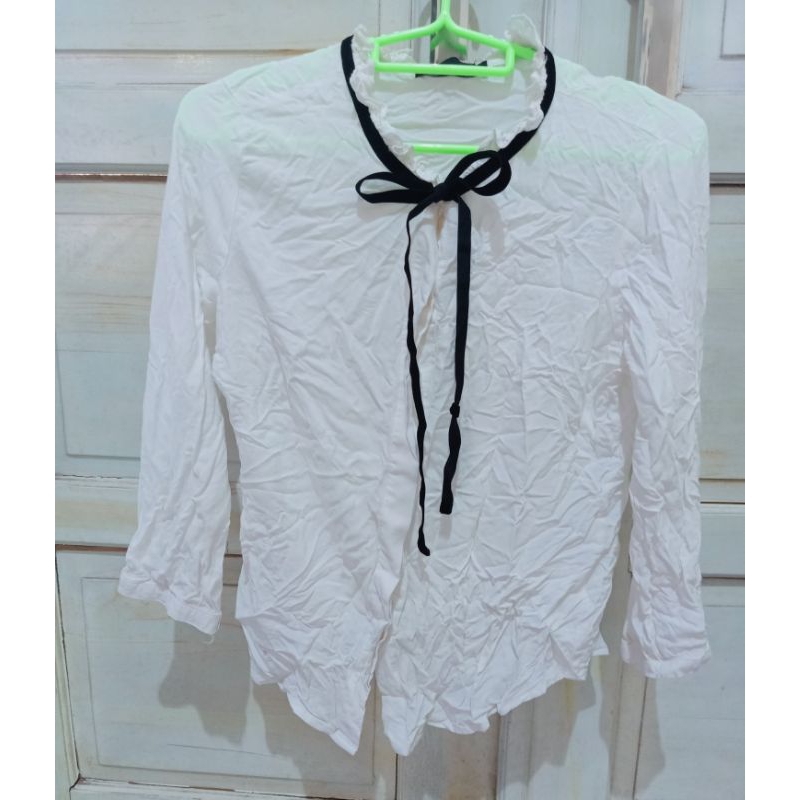 preloved kemeja wanita putih the executive size m