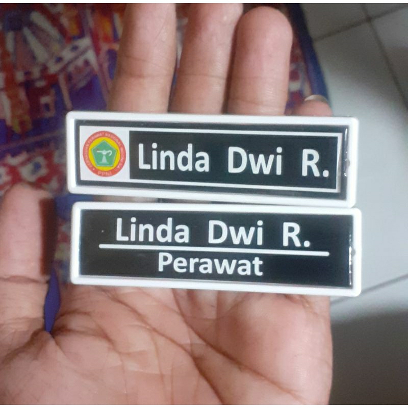 

papan nama. Name tag dada dokter suster perawat dll