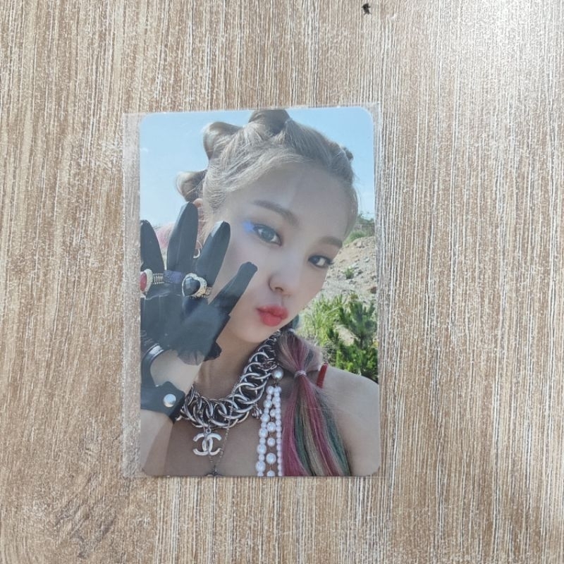 Hwang Yeji ITZY Not Shy Photocard