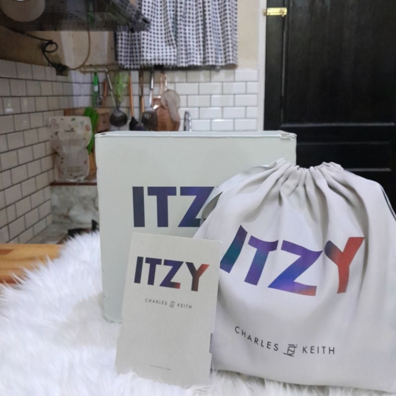 SALE STOK CK ITZY BAG SPECIAL EDITION
