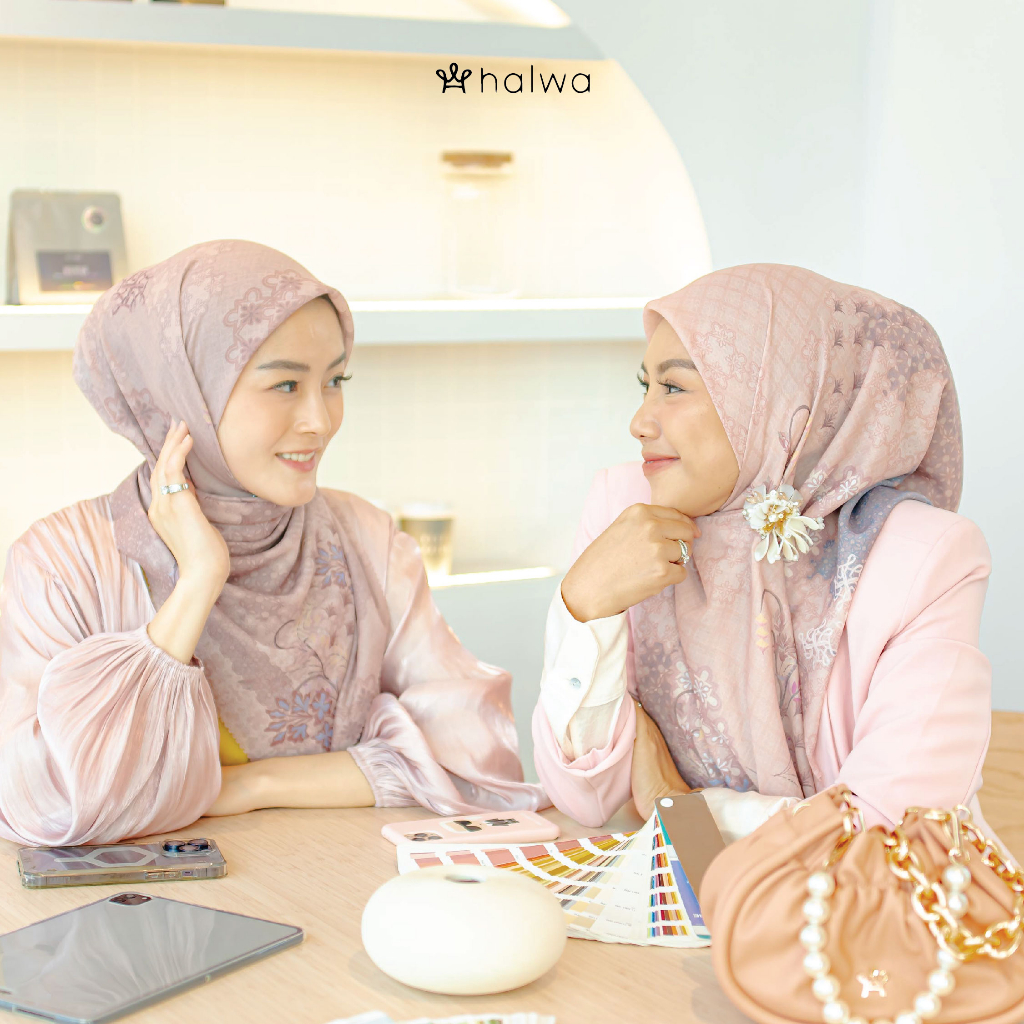 Halwa Scarf Armenian Series Hijab Segi Empat Motif Premium Wanita