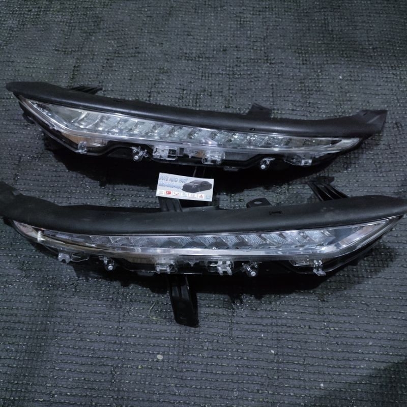 Lampu depan DRL Wuling Almaz