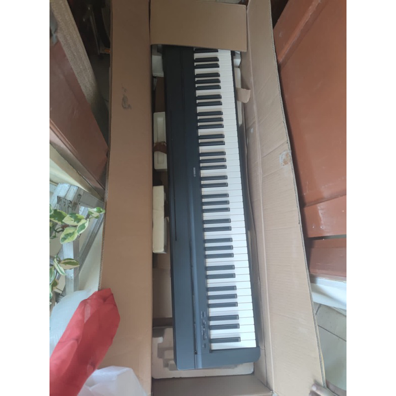 Yamaha P45 digital piano + Stand + Sustain Pedal + Dus second