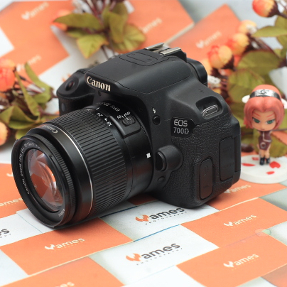 CANON 700D Lensa Kit 18-55mm F3.5 Kamera DSLR Layar Flip Fullset Dus Box Mulus