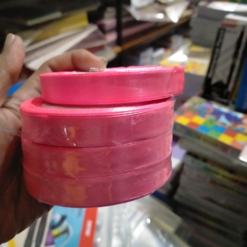 

PITA KAIN MERAH KEMERDEKAAN AGUSTUSAN 12MM MURAH GROSIR 1 ROLL