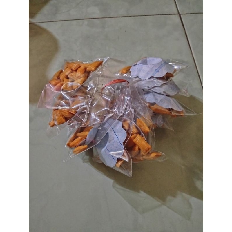 

PANG PANG KROMA/PANG PANG MERK KROMA/SNACK PANG PANG/SNACK KROMA/KROMA/13 BUNGKUS