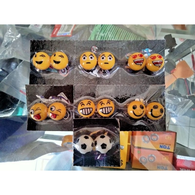 tutup pentil ban motor variasi emoticon