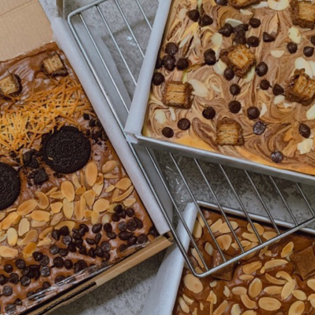 

FUDGY BROWNIES 20x20cm NON SEKAT/ PREMIUM BIRTHDAY GIFT / ANNIVERSARY / HAMPERS IDUL FITRI / BIRTHDAY CAKE / HAMPERS BROWNIES / BIRTHDAY GIFT / GIFT / GET WELL SOON GIFT / HADIAH ULANG TAHUN