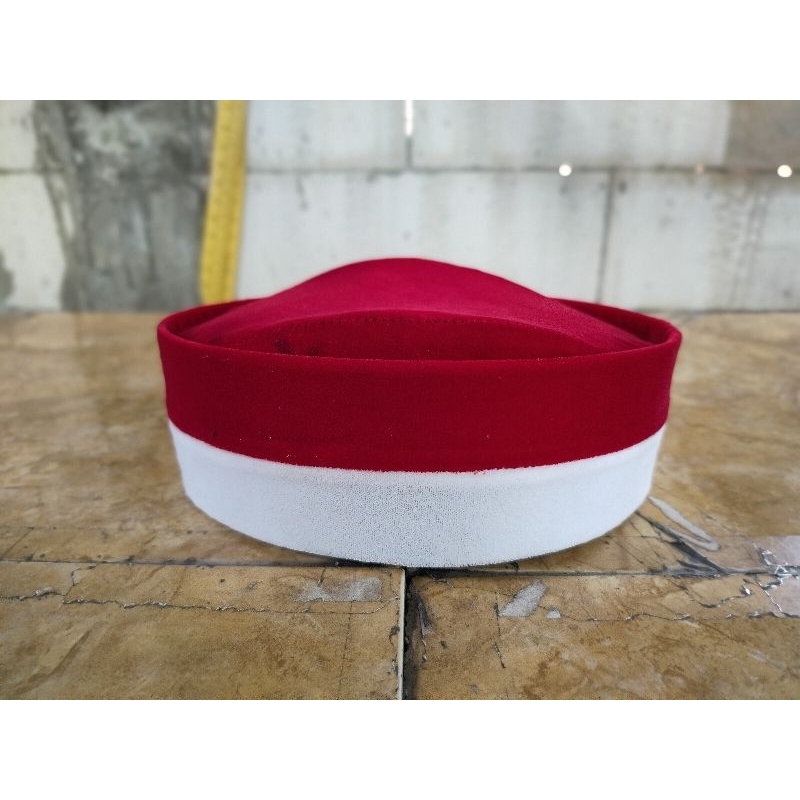 SONGKOK/PECI SUSUN MERAH PUTIH