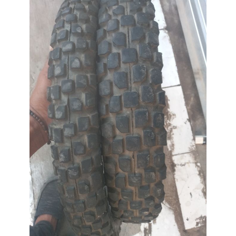 Ban depan belakang depan ukuran 19 belakang  16 bekas klx cabutan kondisi 90/%