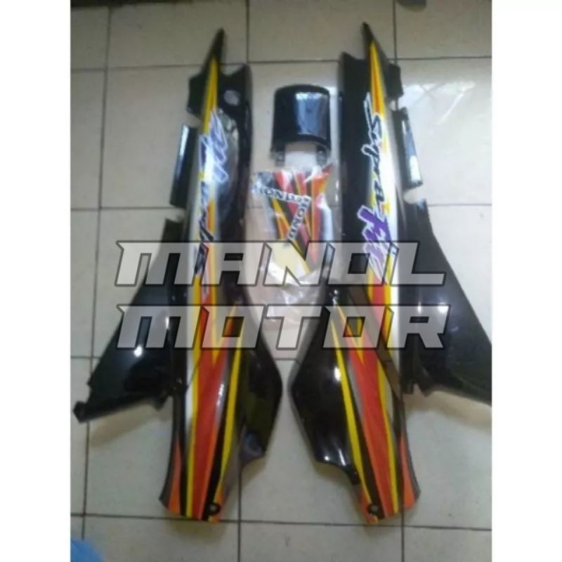 Cover body belakang Honda Supra fit lama 2005 dek body+bok aki Supra fit lama