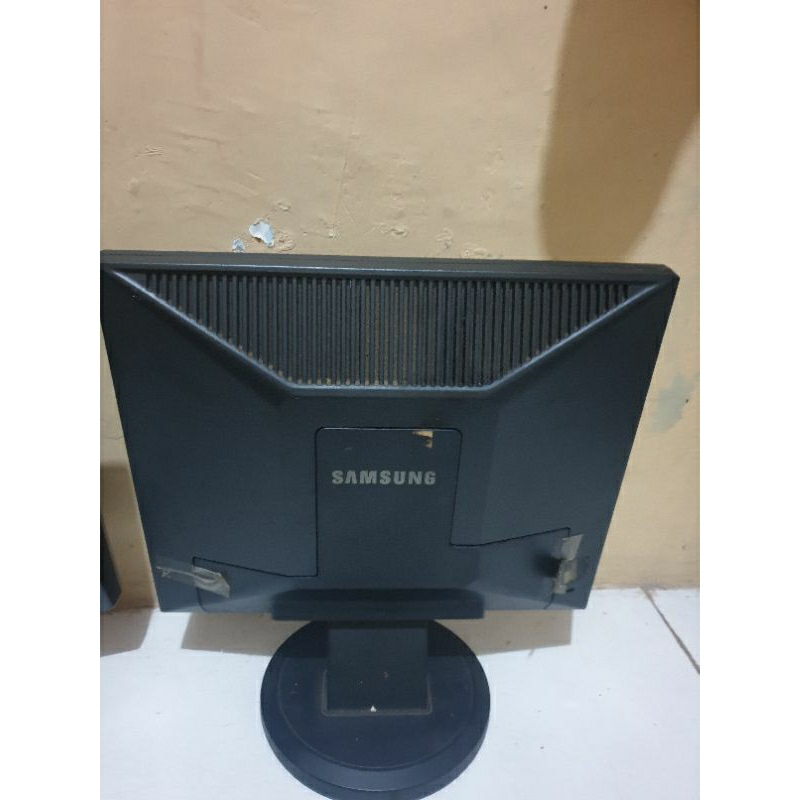 Monitor komputer minus polaris