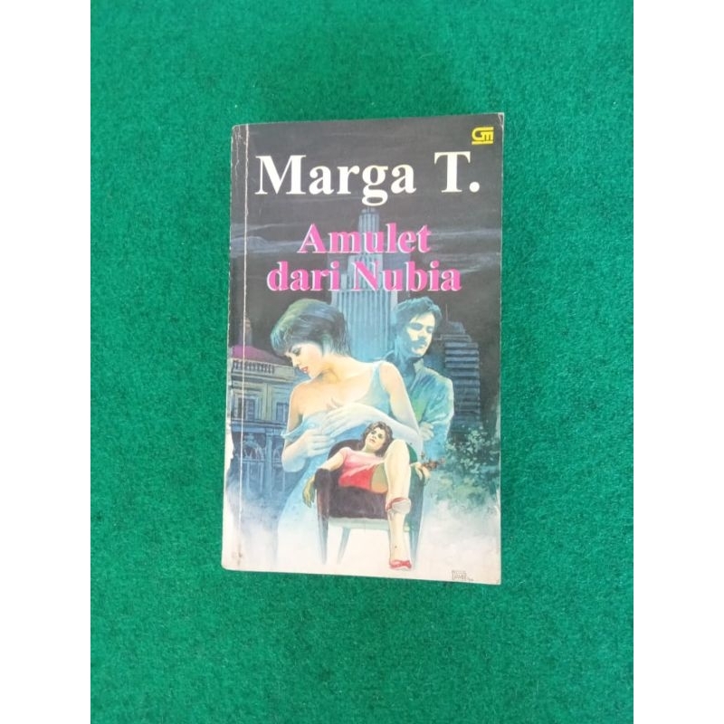 Novel Amulet dari Nubia - Marga T