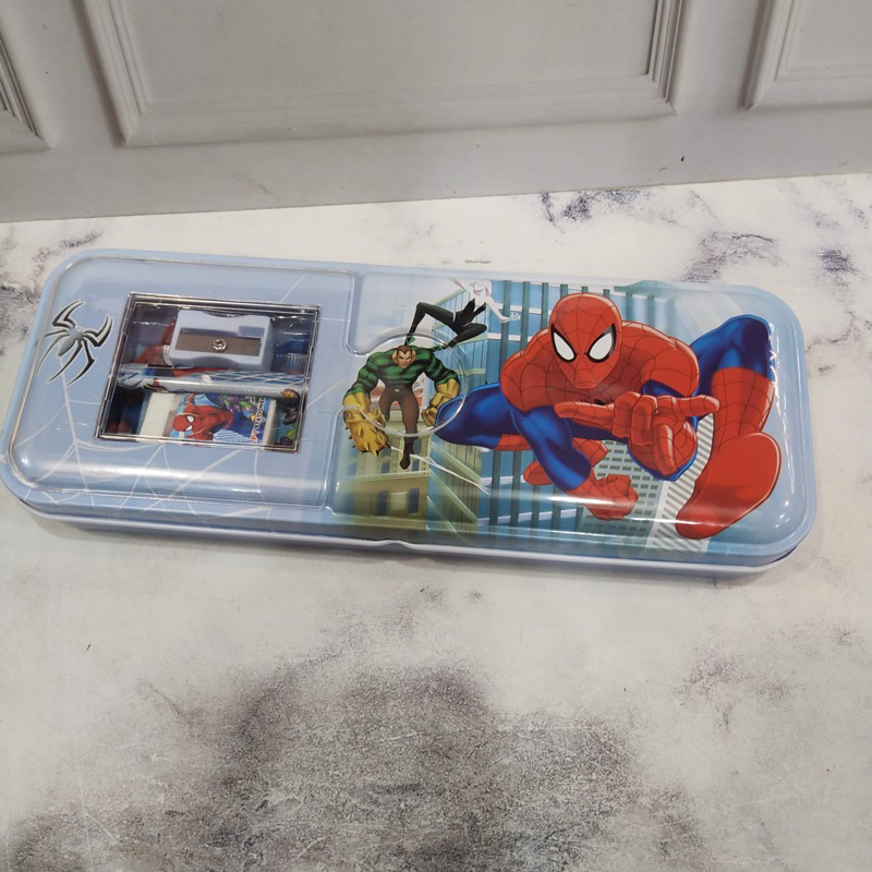 

TEMPAT PINSIL KALENG SET 5in1 208 22x8x3cm KARAKTER