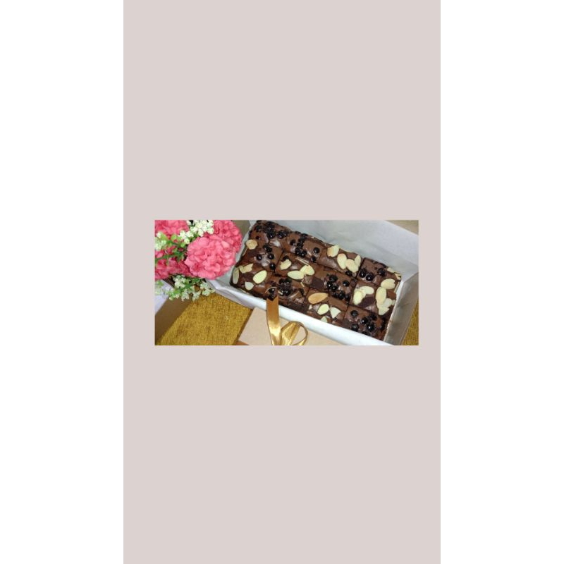 

FUDGY BROWNIES SMALL 20*10