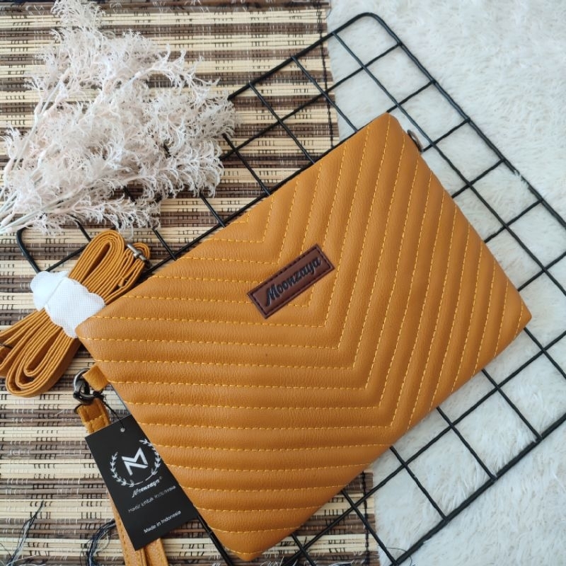 TAS CLUTCH ARIMBI/MOONZAYA/ELEGANT/WATERPROOF