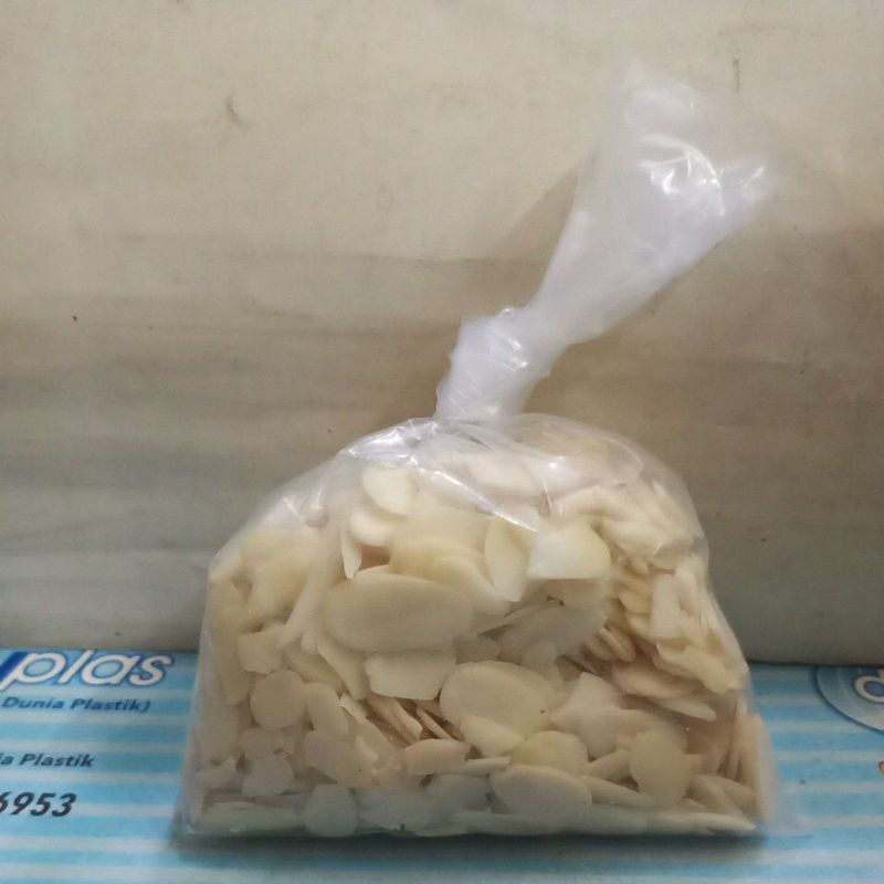 

Kacang Almond Slice Mentah 100 gram