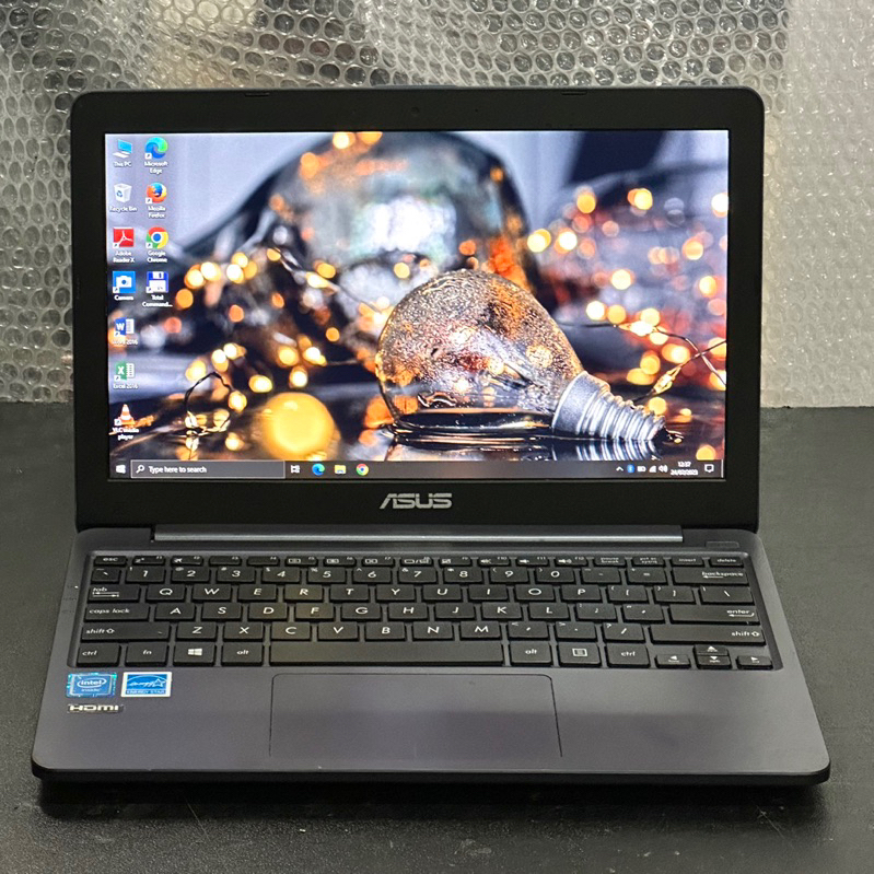 Laptop Asus E203NAH N3350 SSD Layar 11,6inch Second