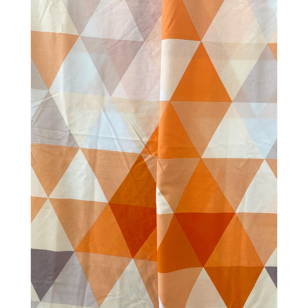 Kain katun CVC meteran motif Orange Triangle