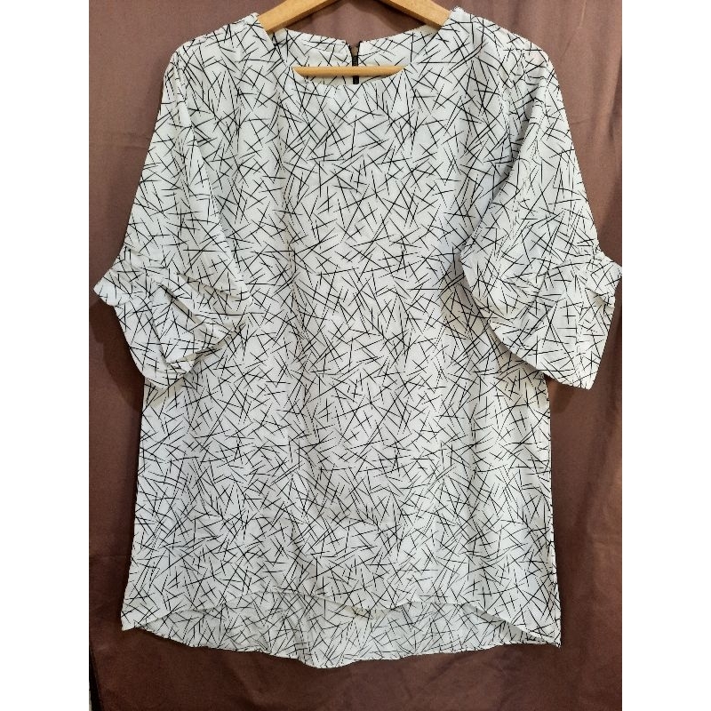 Baju Kemeja Hitam Putih Motif Garis-Garis