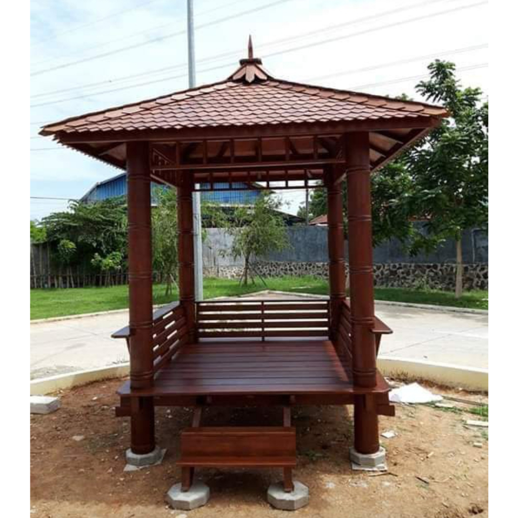 Gasebo Kayu Kelapa Atap Sirap Kayu Ulin Ukuran 2x2 Meter Tiang Motif Bambu