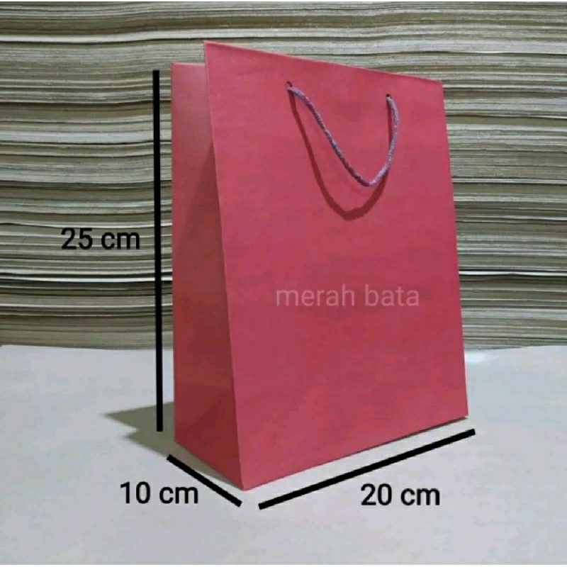 

Paperbag Polos Merah R6 Ukuran P20 L10 T25