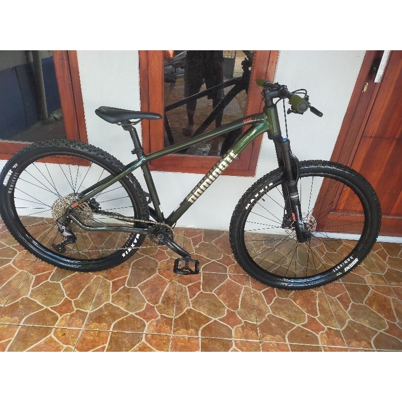 united dominate axc 2 elite