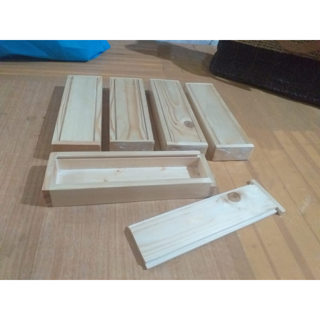 

Kotak pensil / cepuk