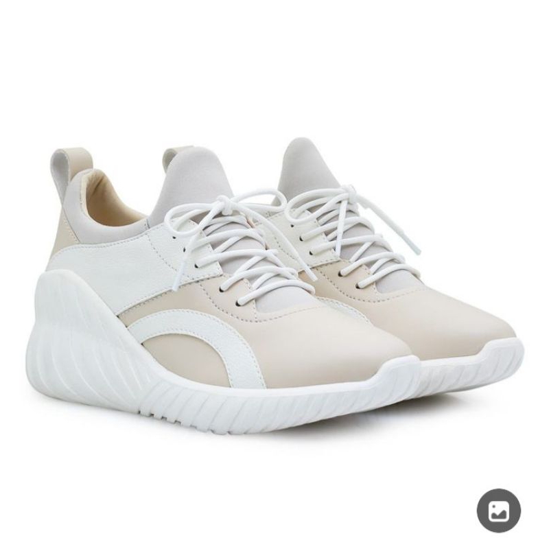 Preloved Sneakers Khakikakiku Jayden Cream Sepatu wanita