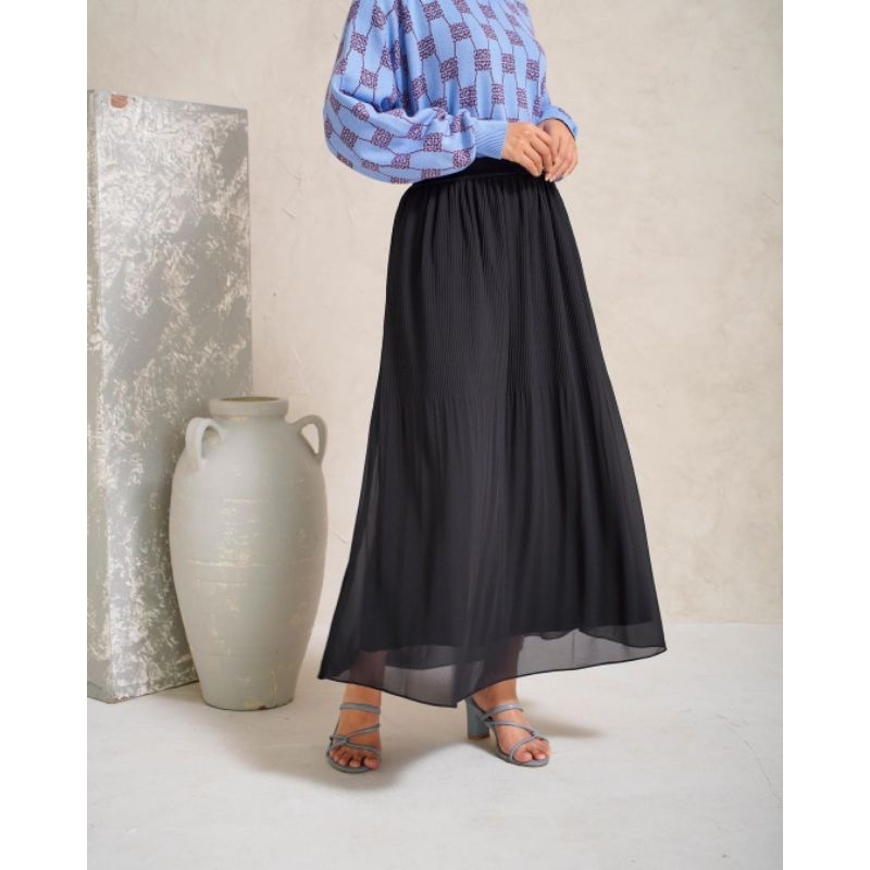 Zira Skirt by Heaven Lights Warna Black